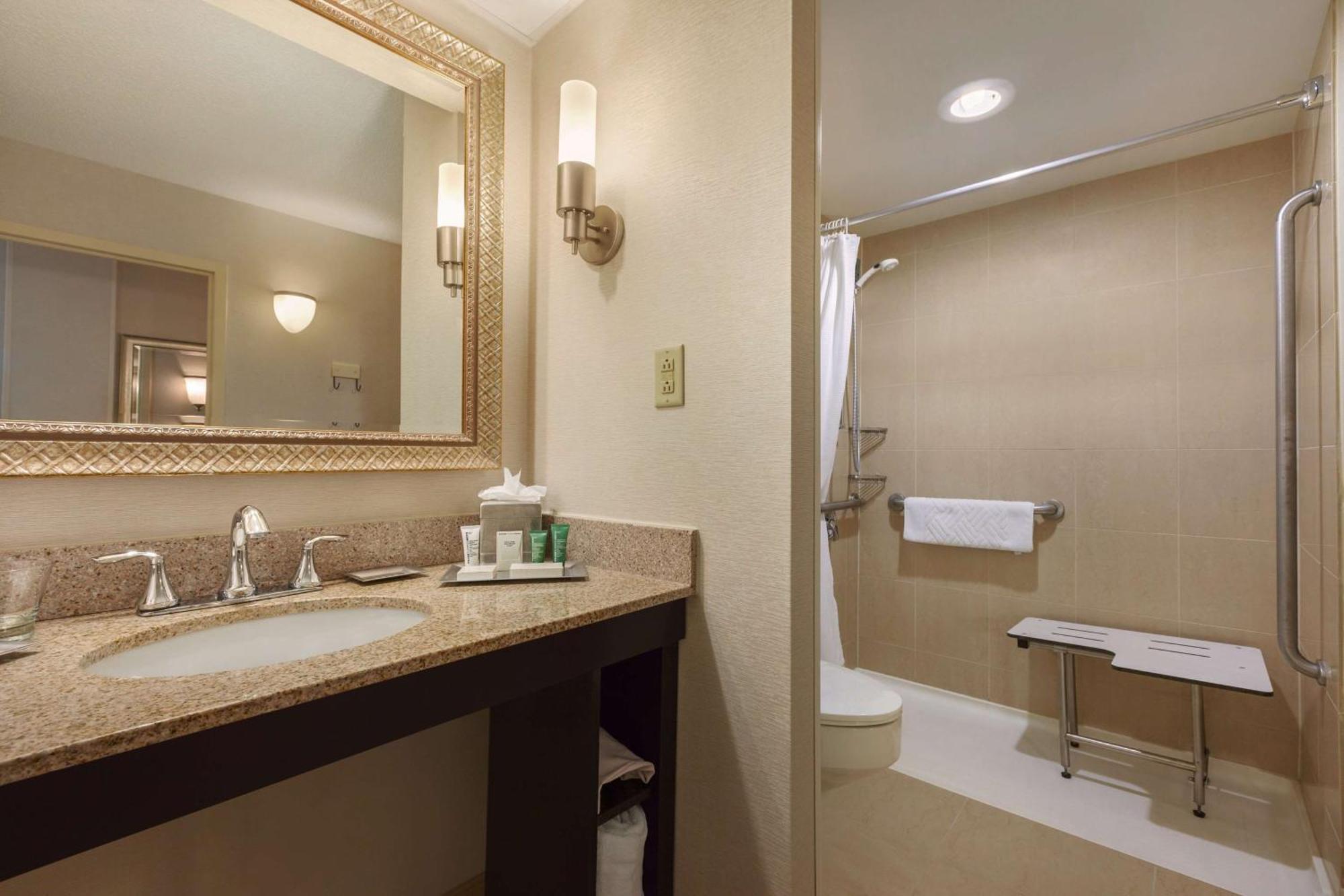 Hilton Fort Wayne At The Grand Wayne Convention Center (Adults Only) Buitenkant foto