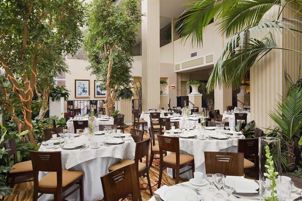 Hilton Fort Wayne At The Grand Wayne Convention Center (Adults Only) Restaurant foto