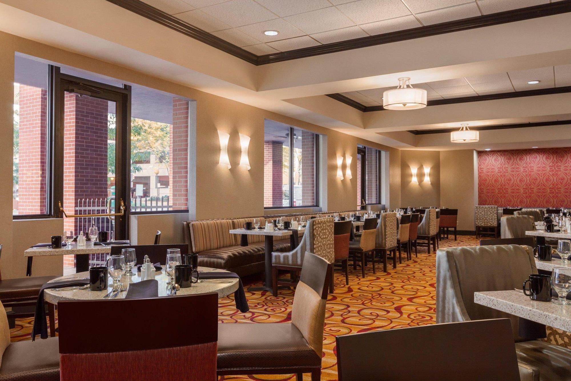 Hilton Fort Wayne At The Grand Wayne Convention Center (Adults Only) Buitenkant foto